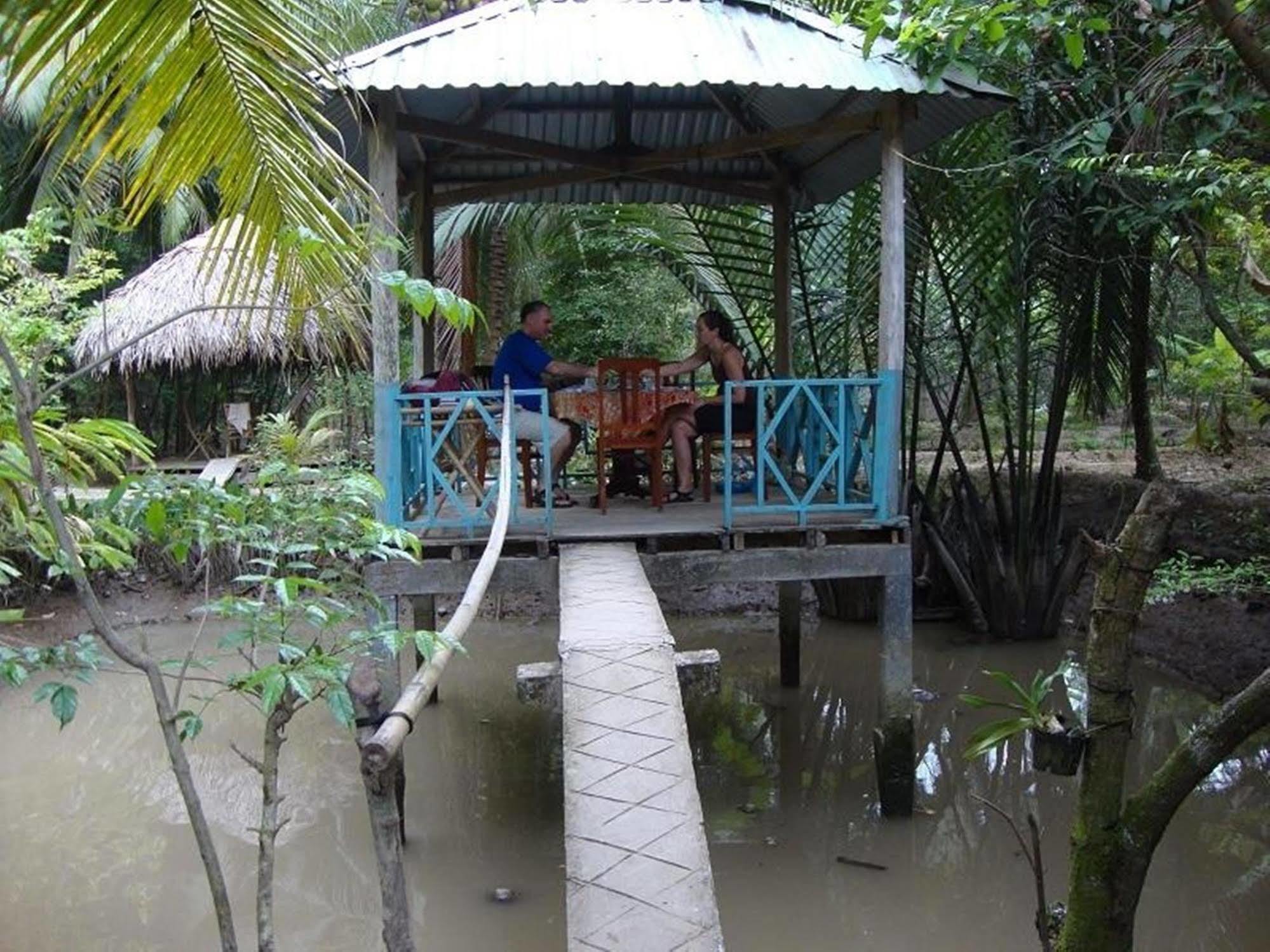 Oasis Hotel Ben Tre Exterior foto