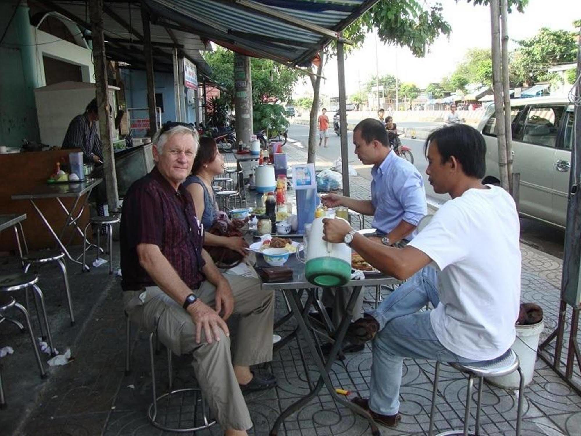 Oasis Hotel Ben Tre Exterior foto